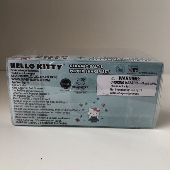 NEW Hello Kitty Christmas Ceramic Salt and Pepper Shaker Set 3" - Picture 2 of 6